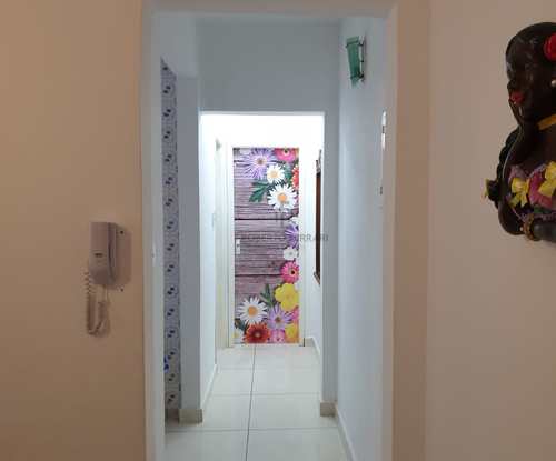 Apartamento, código 301 em Praia Grande, bairro Caiçara