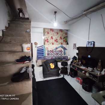 Casa em Praia Grande, bairro Anhanguera