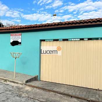 Casa em Amparo, bairro Chácara São Francisco