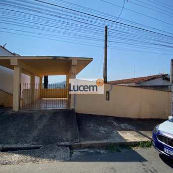 Casa em Amparo, bairro Jardim Adélia