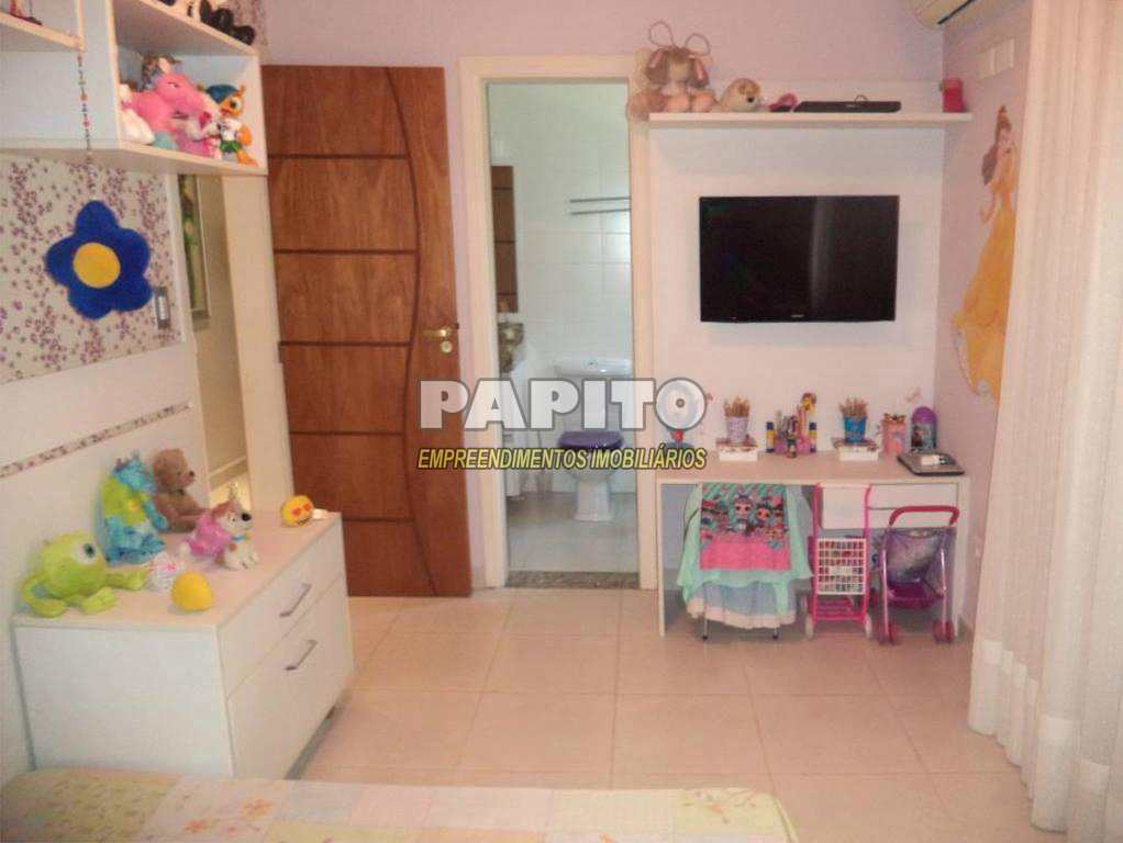Casa em Praia Grande, no bairro Guilhermina