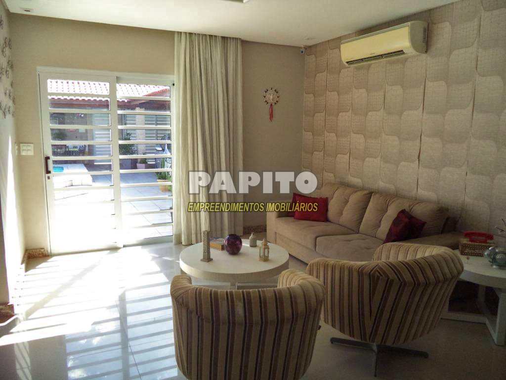 Casa em Praia Grande, no bairro Guilhermina