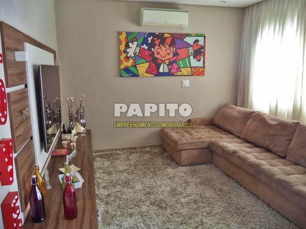 Casa em Praia Grande, no bairro Guilhermina