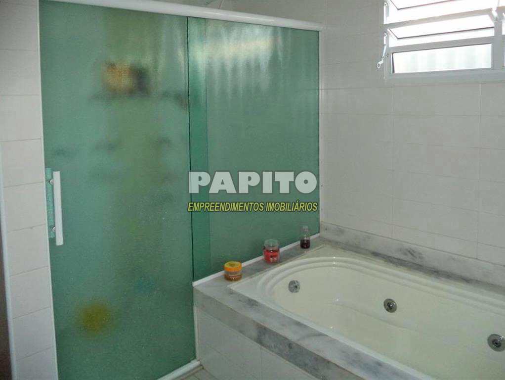 Casa em Praia Grande, no bairro Guilhermina