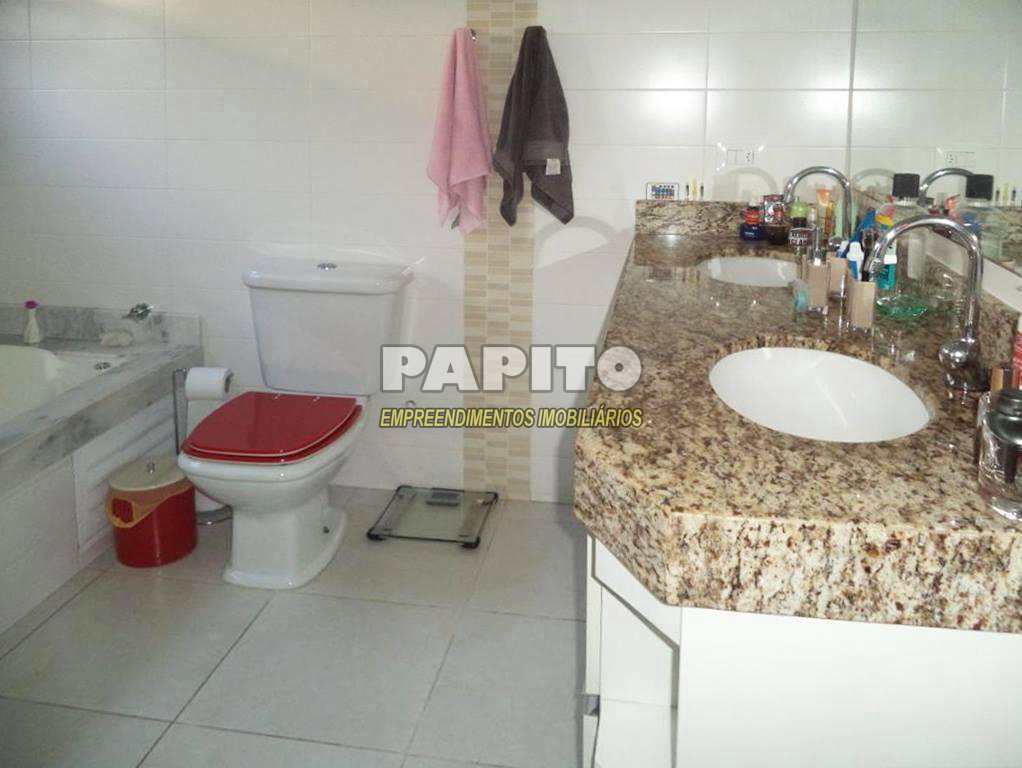 Casa em Praia Grande, no bairro Guilhermina