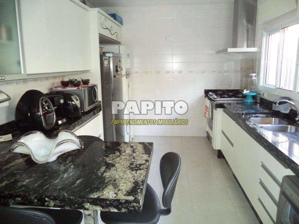 Casa em Praia Grande, no bairro Guilhermina