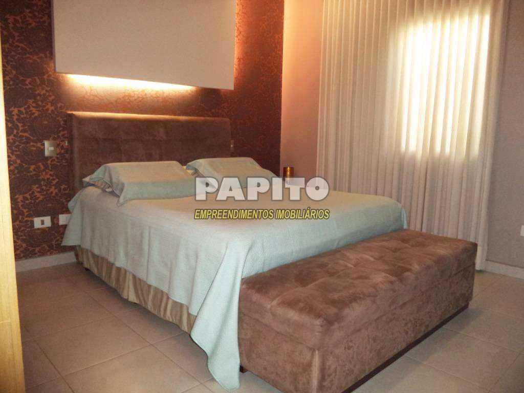 Casa em Praia Grande, no bairro Guilhermina