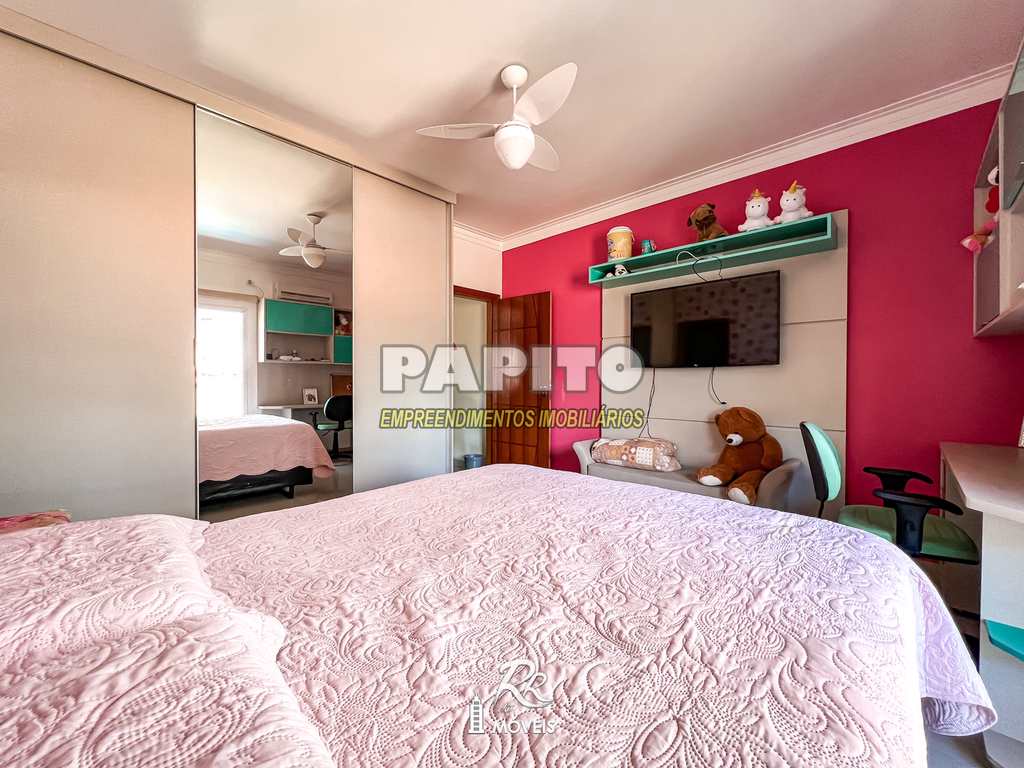 Casa em Praia Grande, no bairro Caiçara