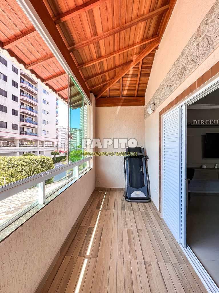 Casa em Praia Grande, no bairro Caiçara