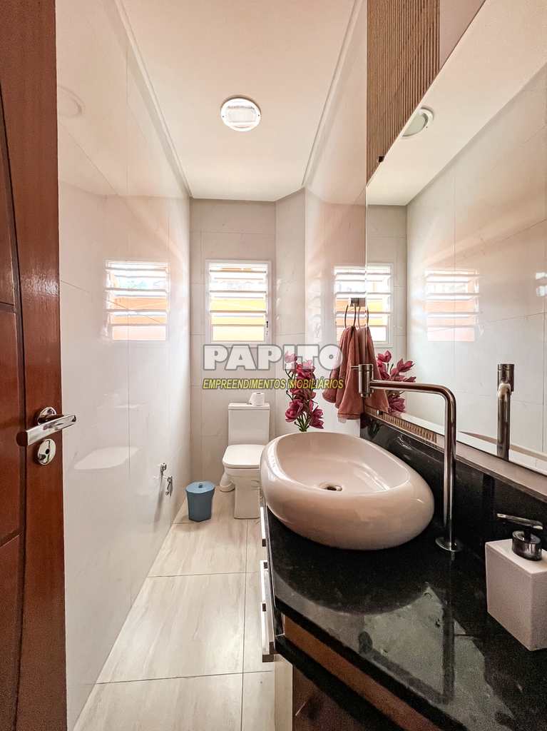 Casa em Praia Grande, no bairro Caiçara