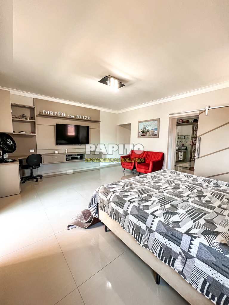 Casa em Praia Grande, no bairro Caiçara