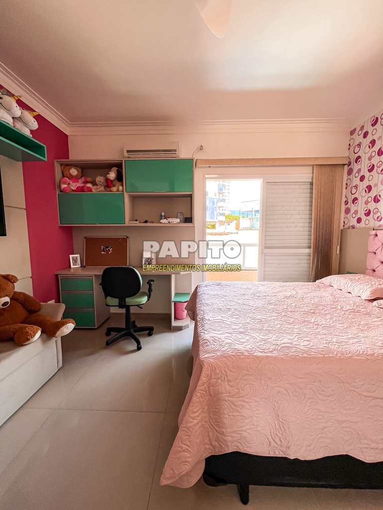 Casa em Praia Grande, no bairro Caiçara