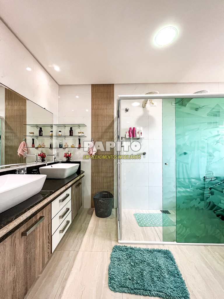 Casa em Praia Grande, no bairro Caiçara