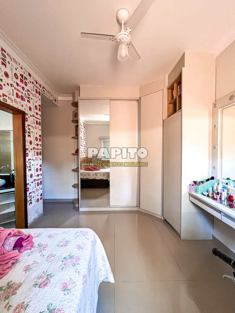 Casa em Praia Grande, no bairro Caiçara
