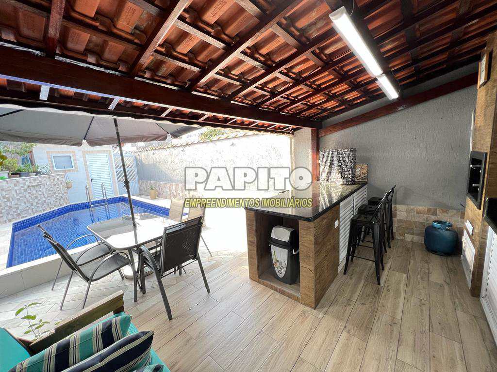 Casa em Praia Grande, no bairro Guilhermina