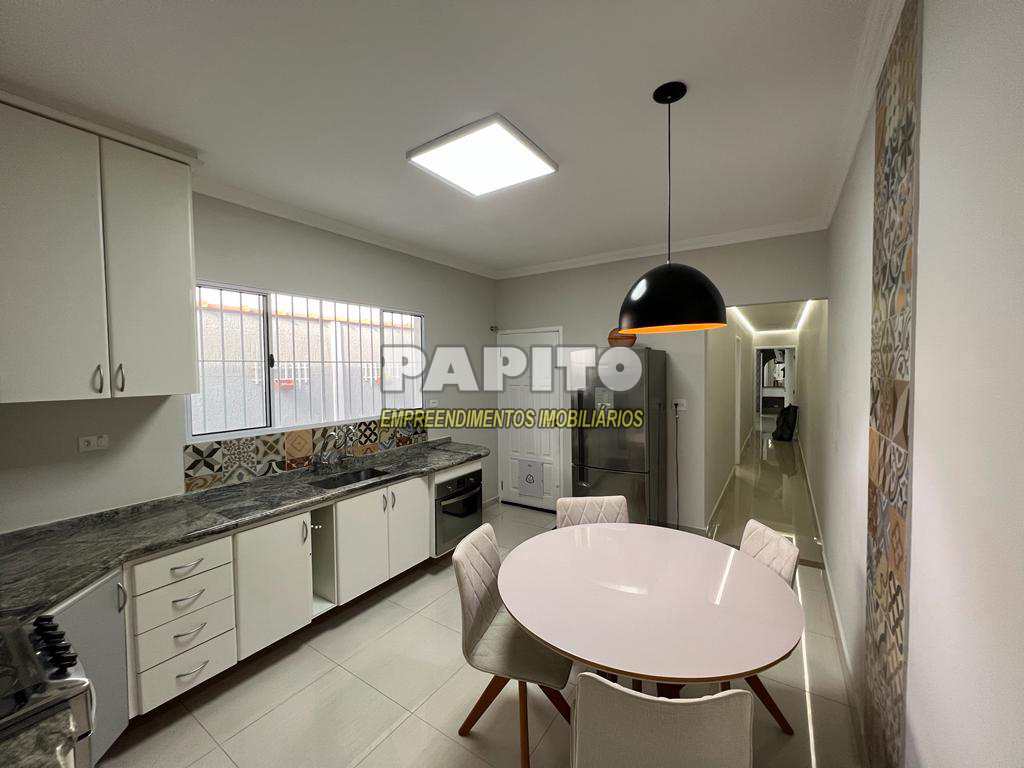 Casa em Praia Grande, no bairro Guilhermina