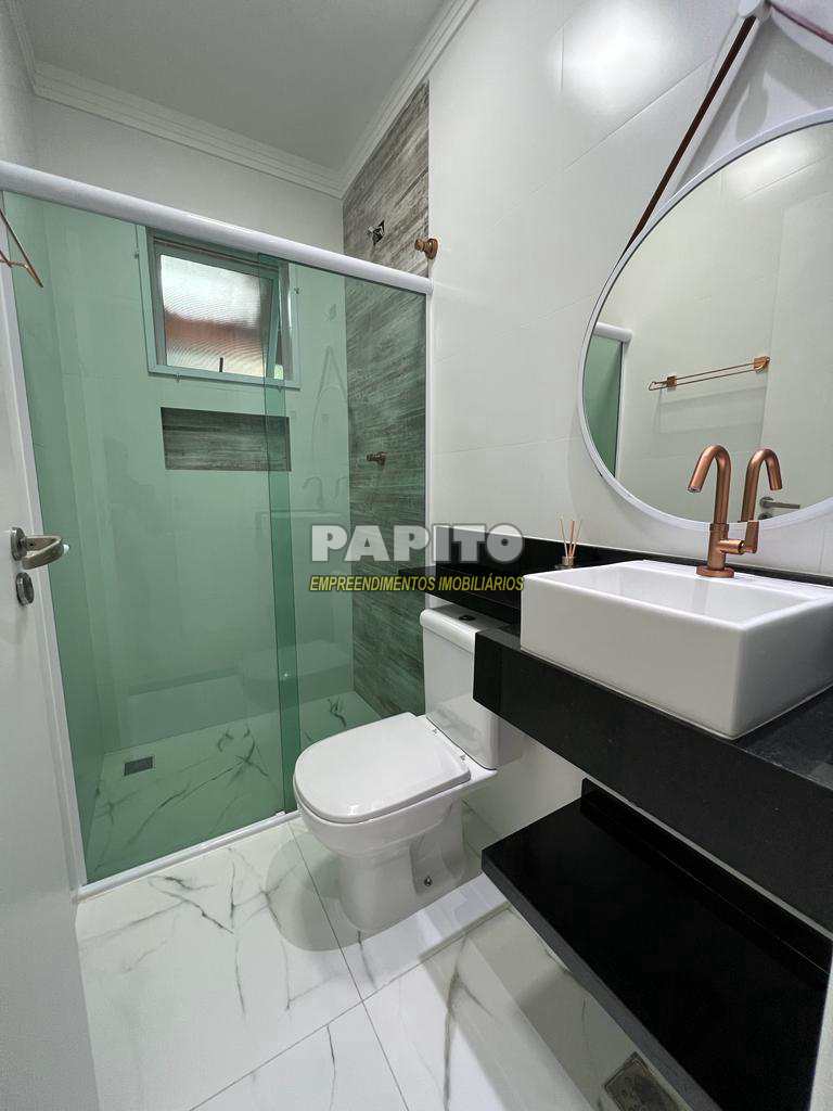 Casa em Praia Grande, no bairro Guilhermina