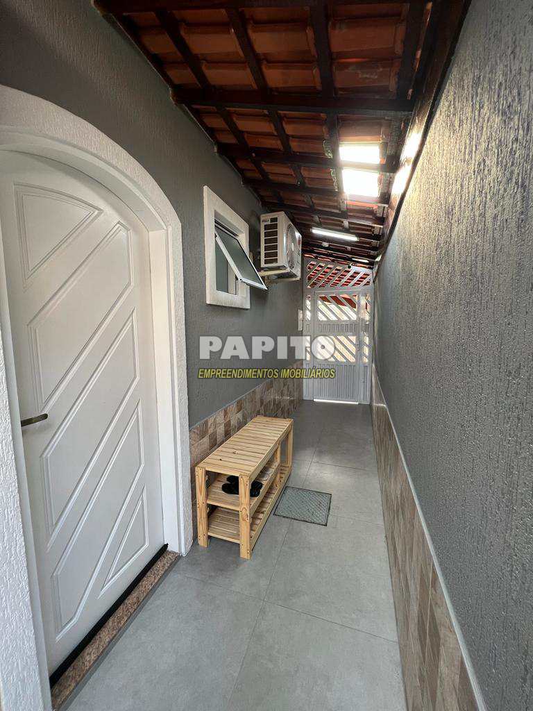 Casa em Praia Grande, no bairro Guilhermina