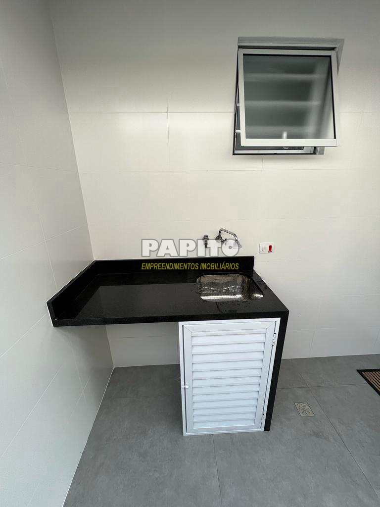 Casa em Praia Grande, no bairro Guilhermina