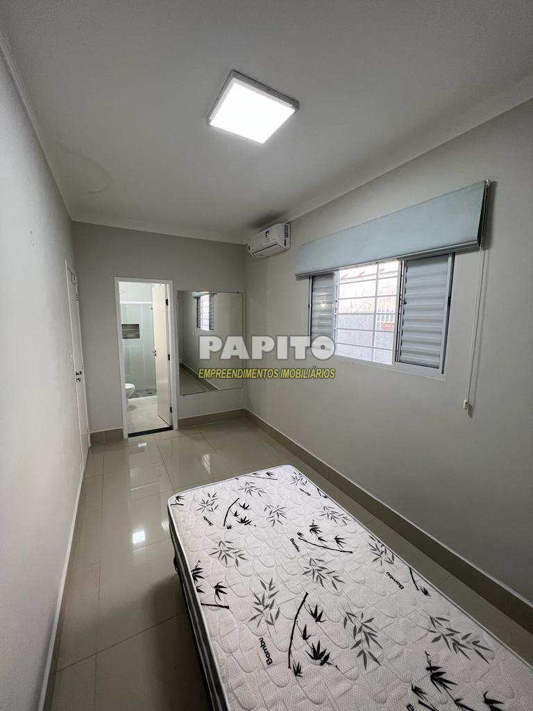 Casa em Praia Grande, no bairro Guilhermina