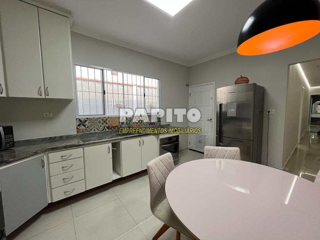 Casa em Praia Grande, no bairro Guilhermina