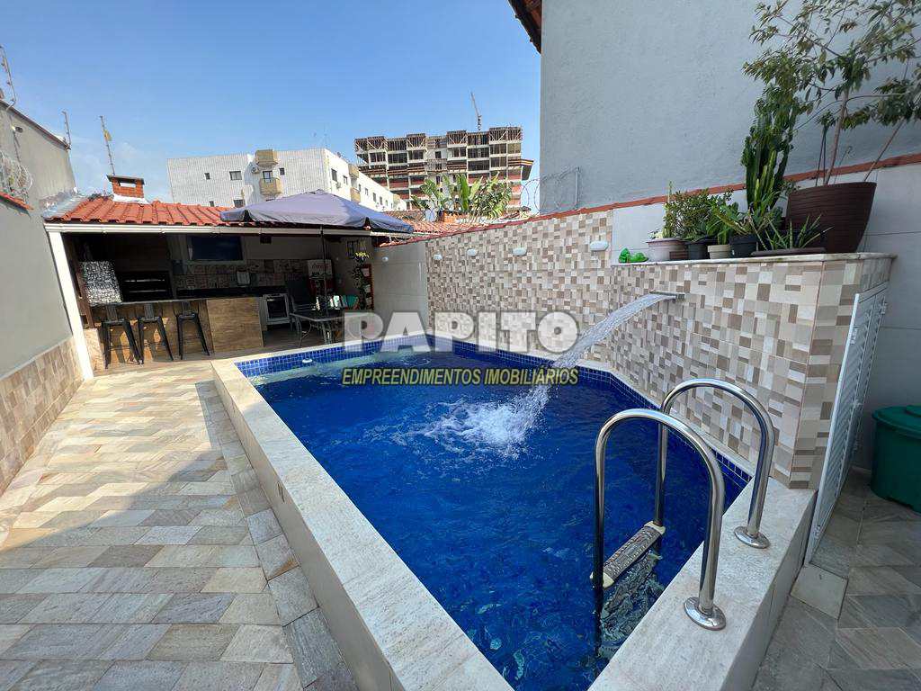 Casa em Praia Grande, no bairro Guilhermina