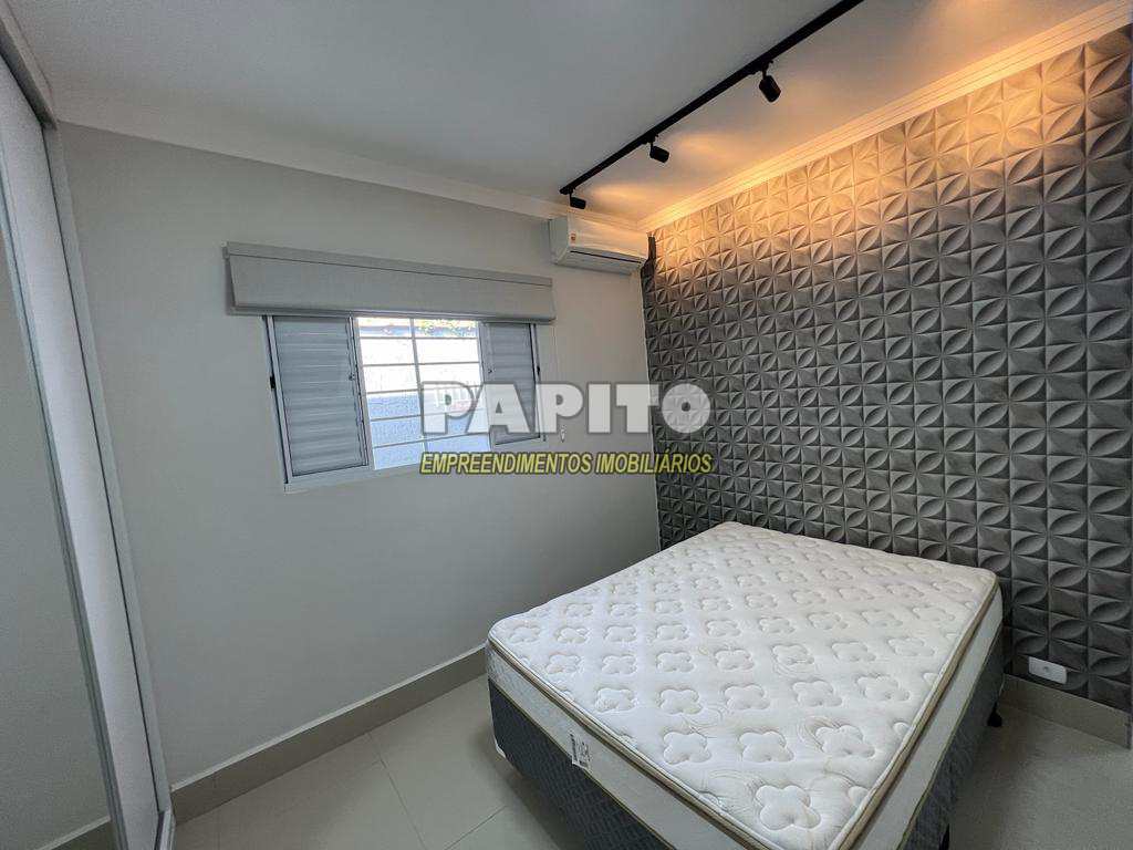 Casa em Praia Grande, no bairro Guilhermina