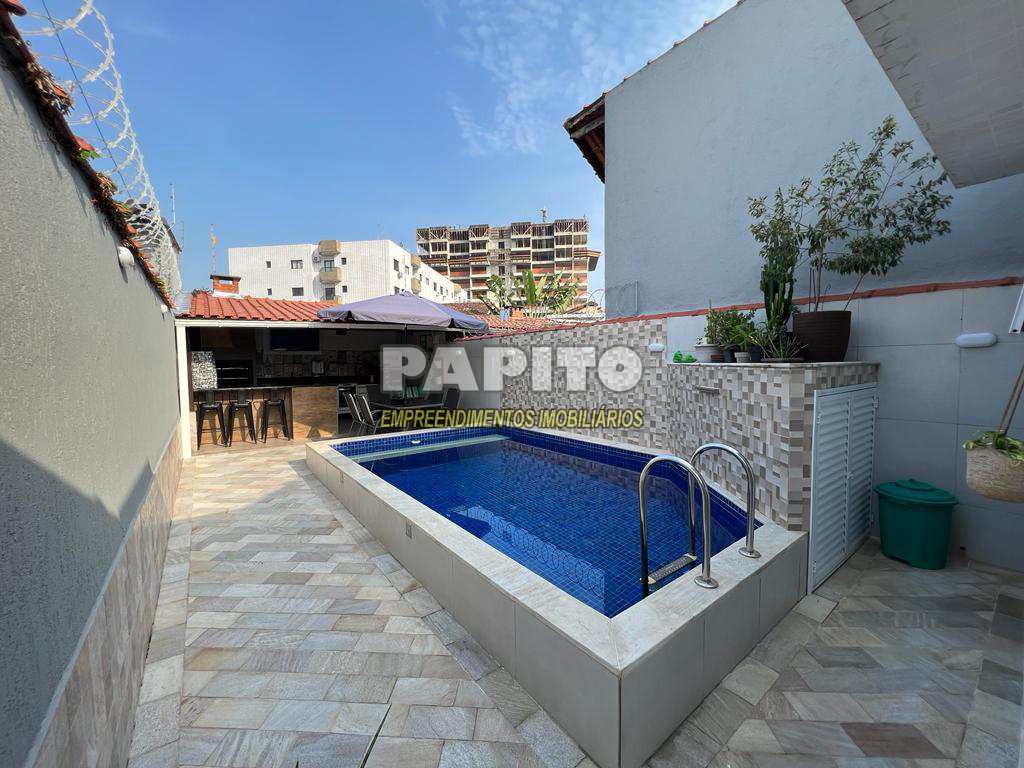 Casa em Praia Grande, no bairro Guilhermina