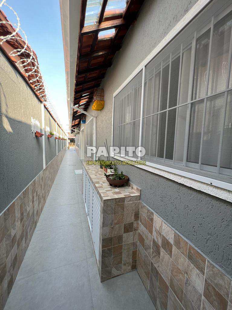 Casa em Praia Grande, no bairro Guilhermina