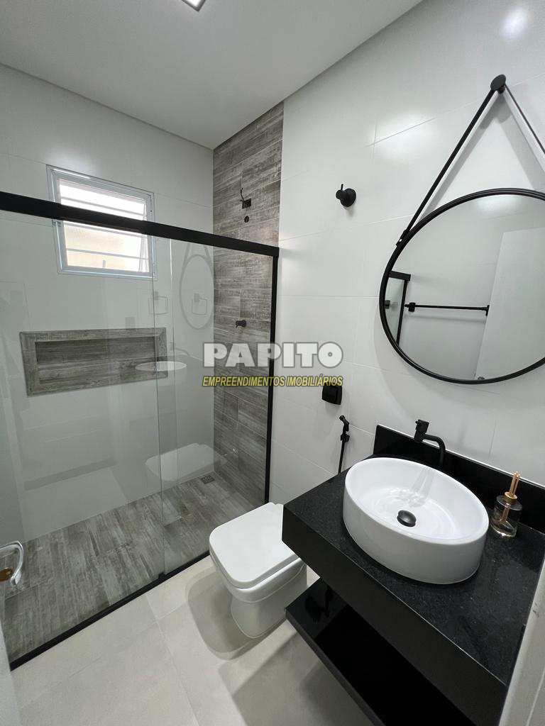 Casa em Praia Grande, no bairro Guilhermina