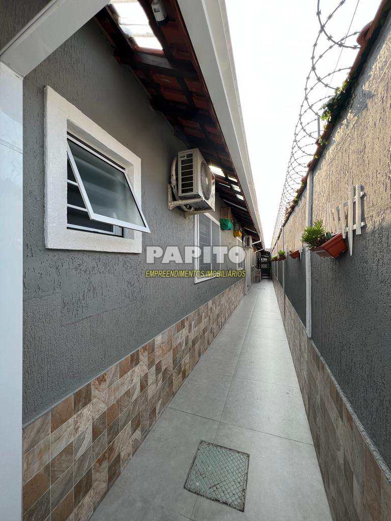 Casa em Praia Grande, no bairro Guilhermina
