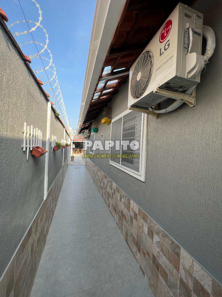 Casa em Praia Grande, no bairro Guilhermina