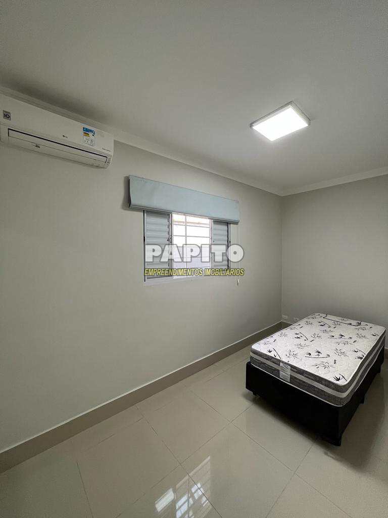 Casa em Praia Grande, no bairro Guilhermina