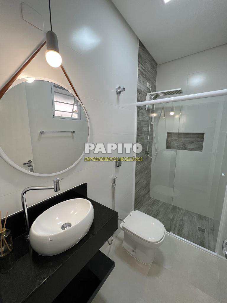 Casa em Praia Grande, no bairro Guilhermina