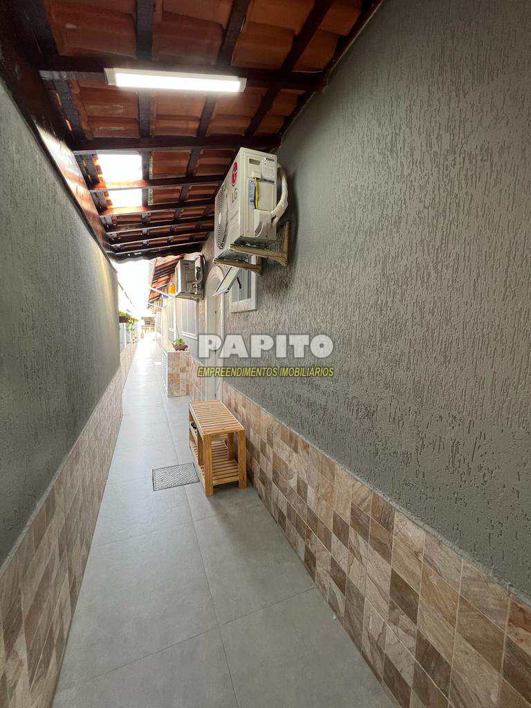 Casa em Praia Grande, no bairro Guilhermina