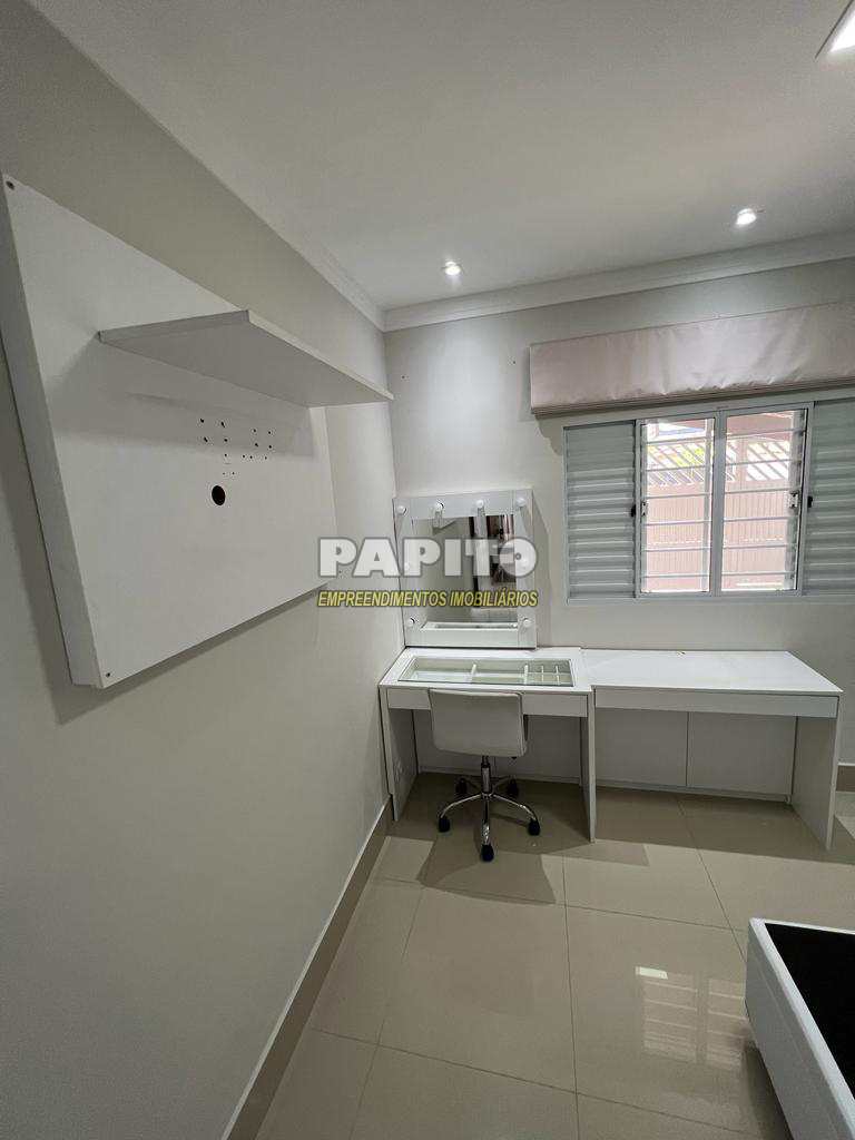 Casa em Praia Grande, no bairro Guilhermina