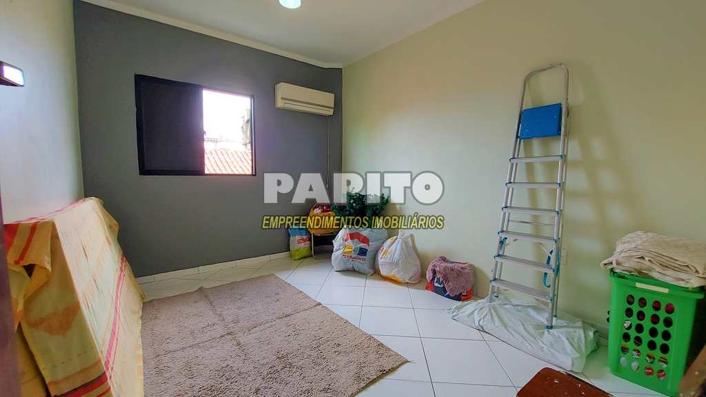Casa em Praia Grande, no bairro Nova Mirim