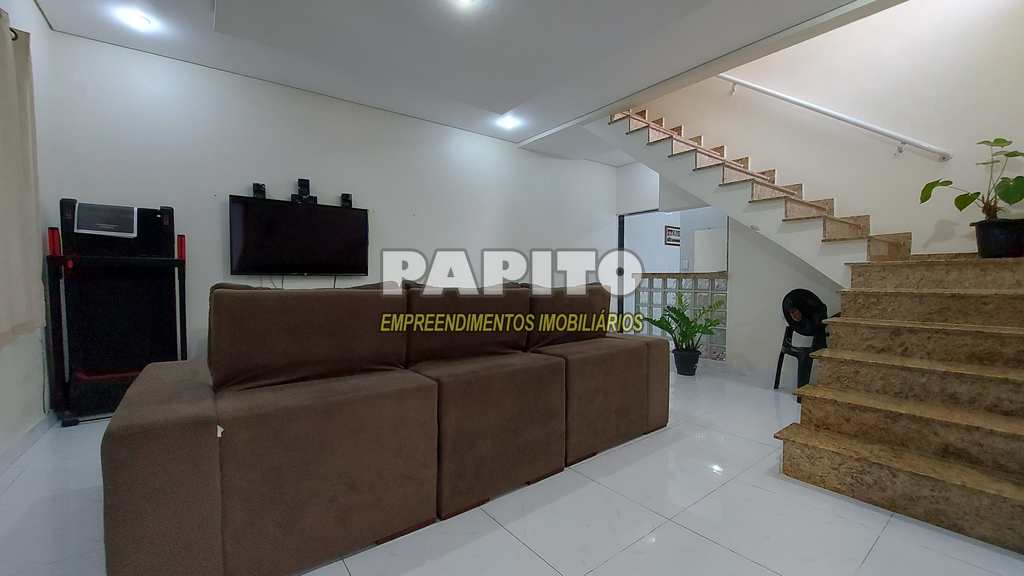 Casa em Praia Grande, no bairro Nova Mirim