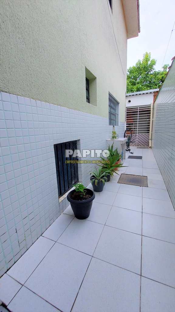Casa em Praia Grande, no bairro Nova Mirim
