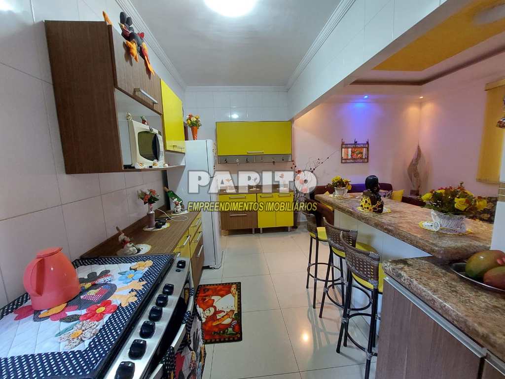 Casa em Praia Grande, no bairro Caiçara