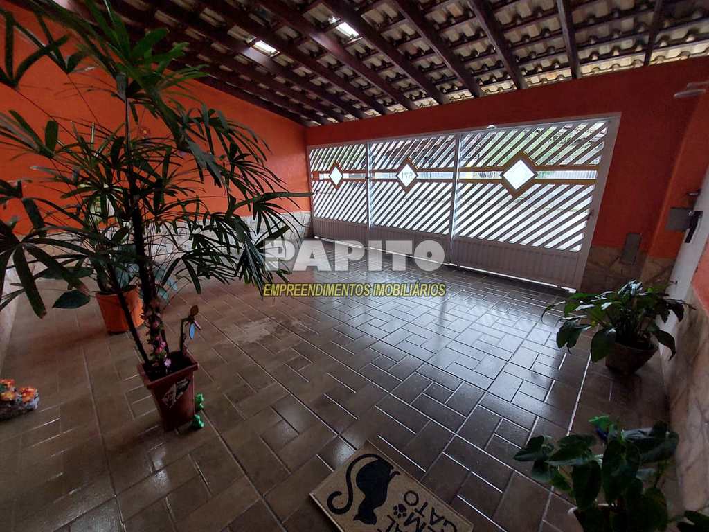 Casa em Praia Grande, no bairro Caiçara