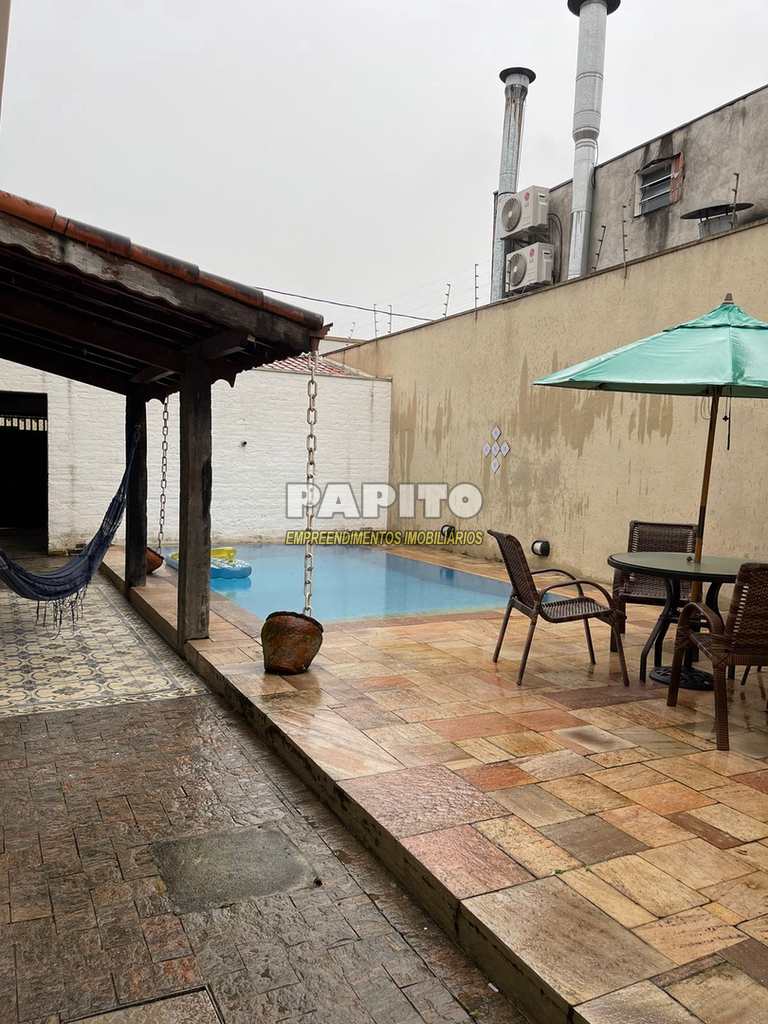 Casa em Praia Grande, no bairro Canto do Forte