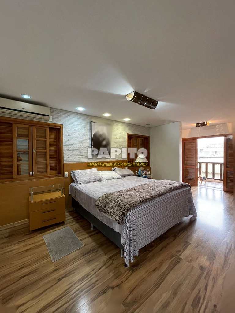Casa em Praia Grande, no bairro Canto do Forte