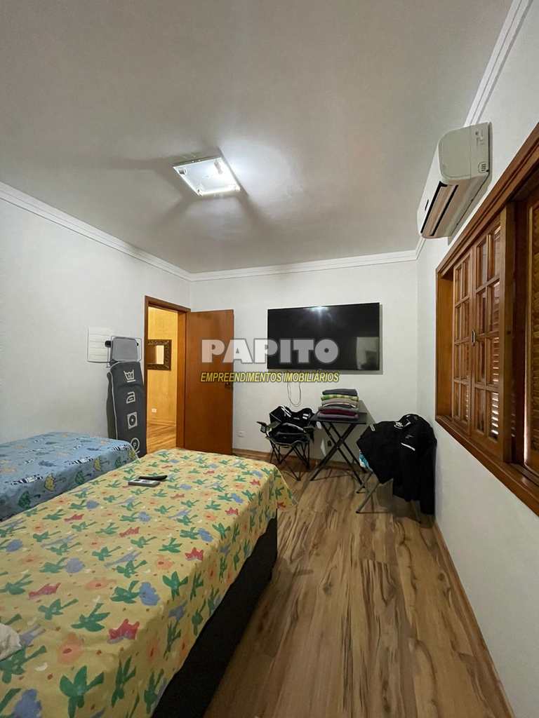 Casa em Praia Grande, no bairro Canto do Forte