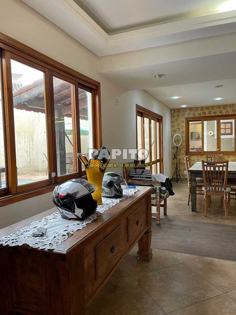 Casa em Praia Grande, no bairro Canto do Forte