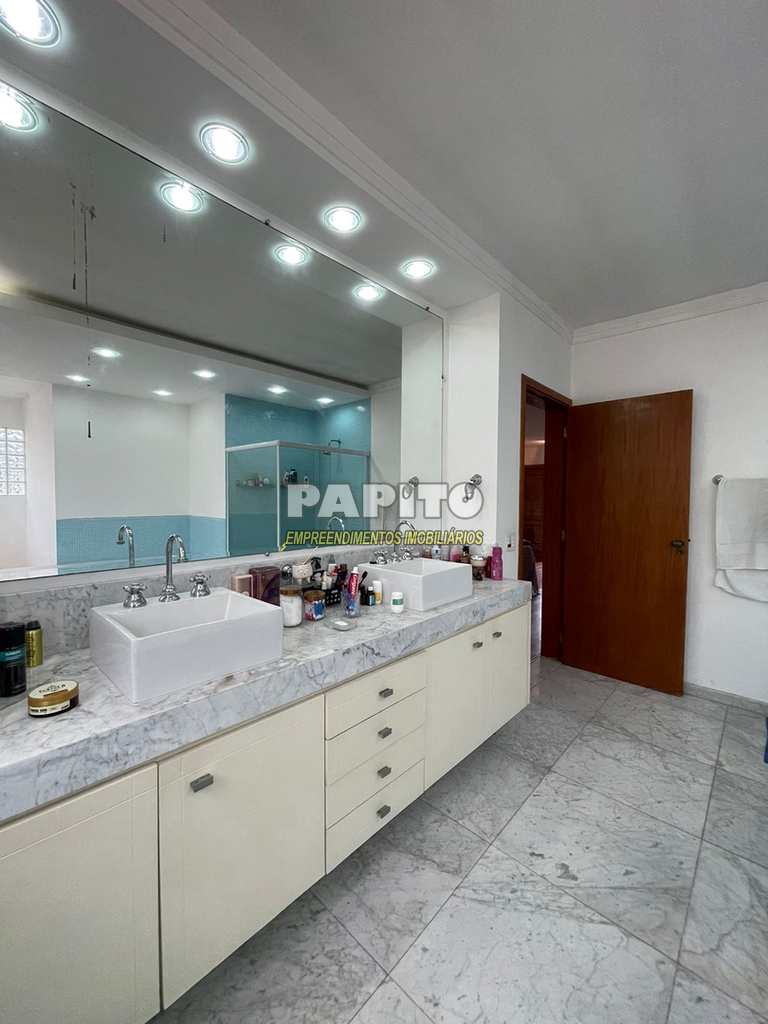 Casa em Praia Grande, no bairro Canto do Forte