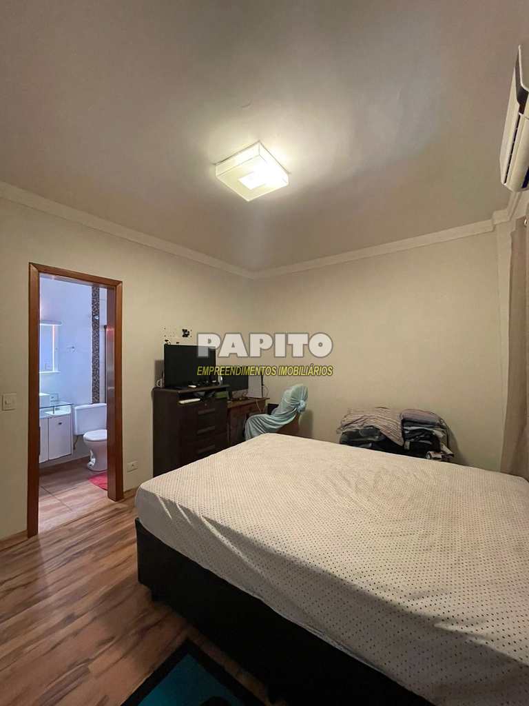 Casa em Praia Grande, no bairro Canto do Forte