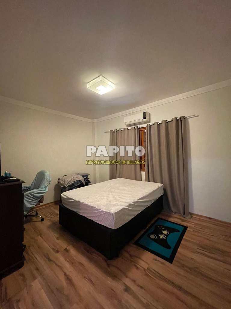 Casa em Praia Grande, no bairro Canto do Forte