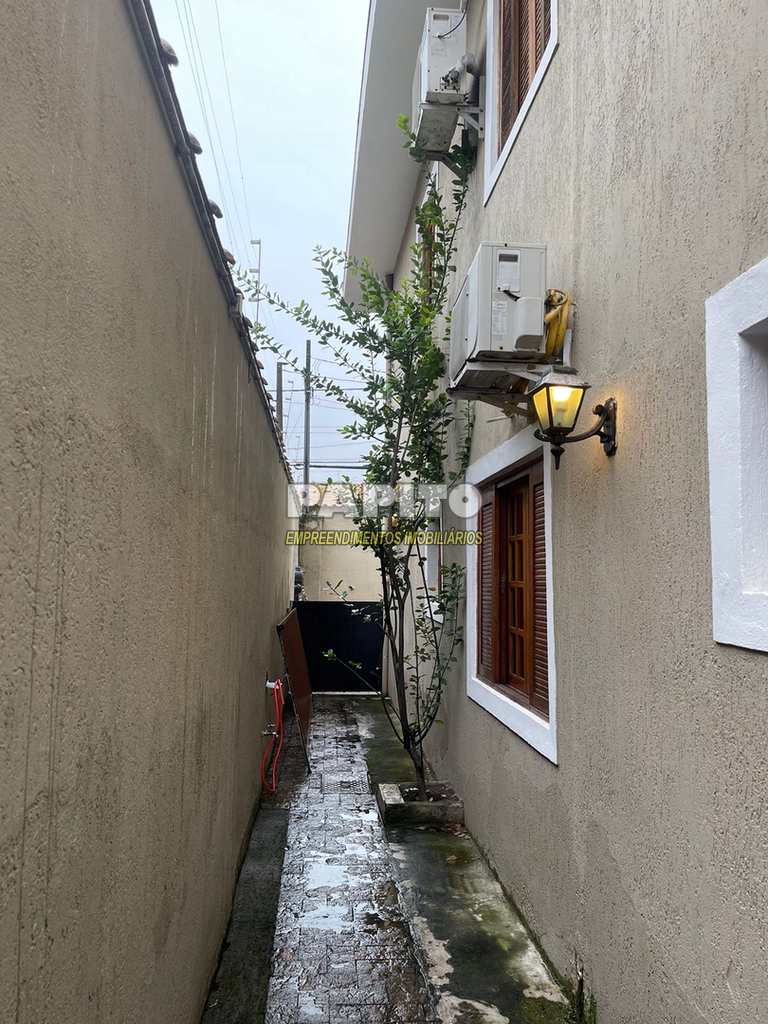 Casa em Praia Grande, no bairro Canto do Forte