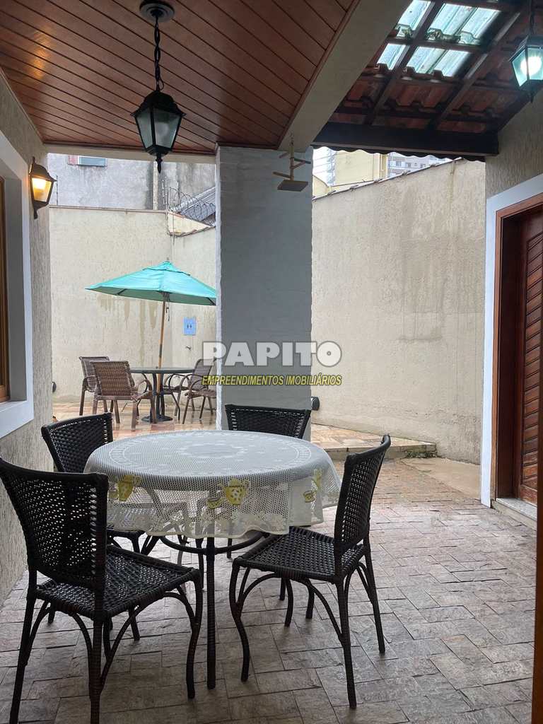 Casa em Praia Grande, no bairro Canto do Forte